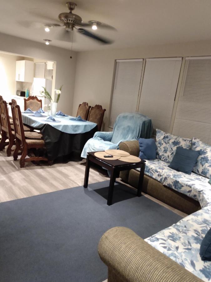 Attractive House In The Center Of Miltonヴィラ エクステリア 写真